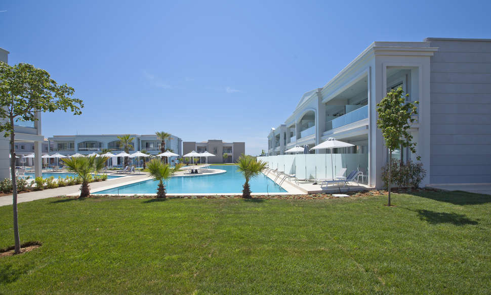 Een foto van het zwembad bij TUI Blue Lagoon Princess