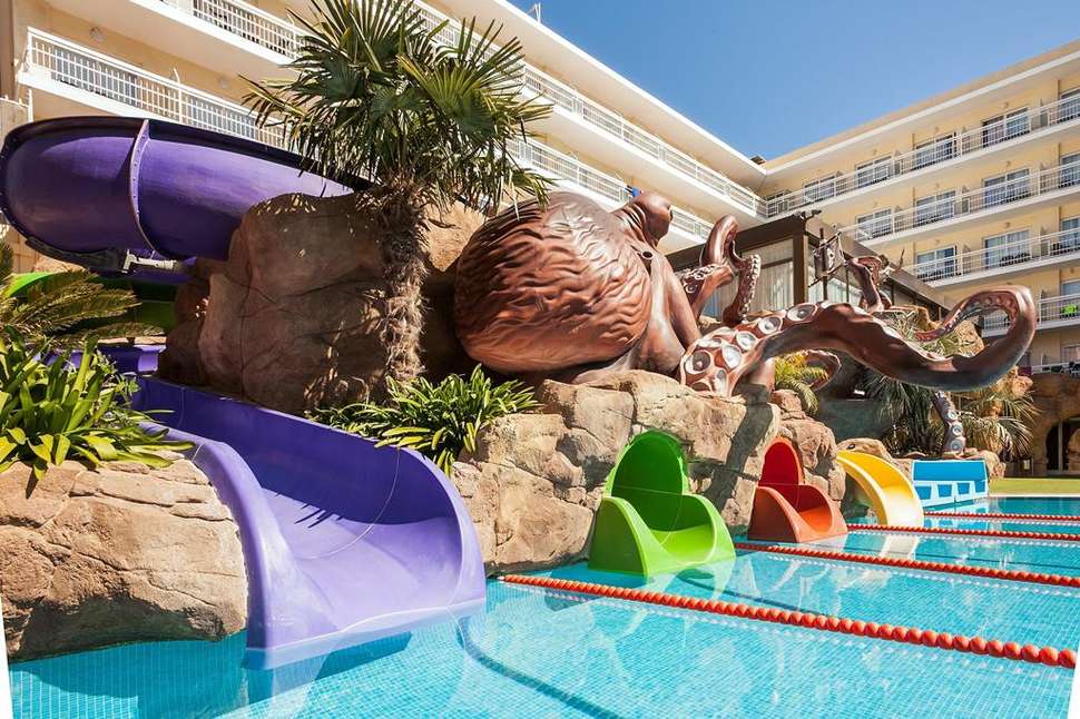 Ein Foto vom Pool im Hotel Evenia Olympic Palace