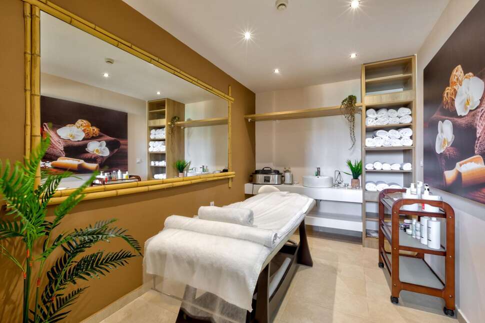Een foto van White Olive Premium Hotel