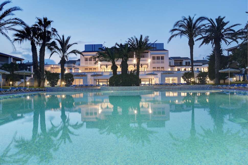 Ein Foto vom Pool im Grupotel Club Menorca