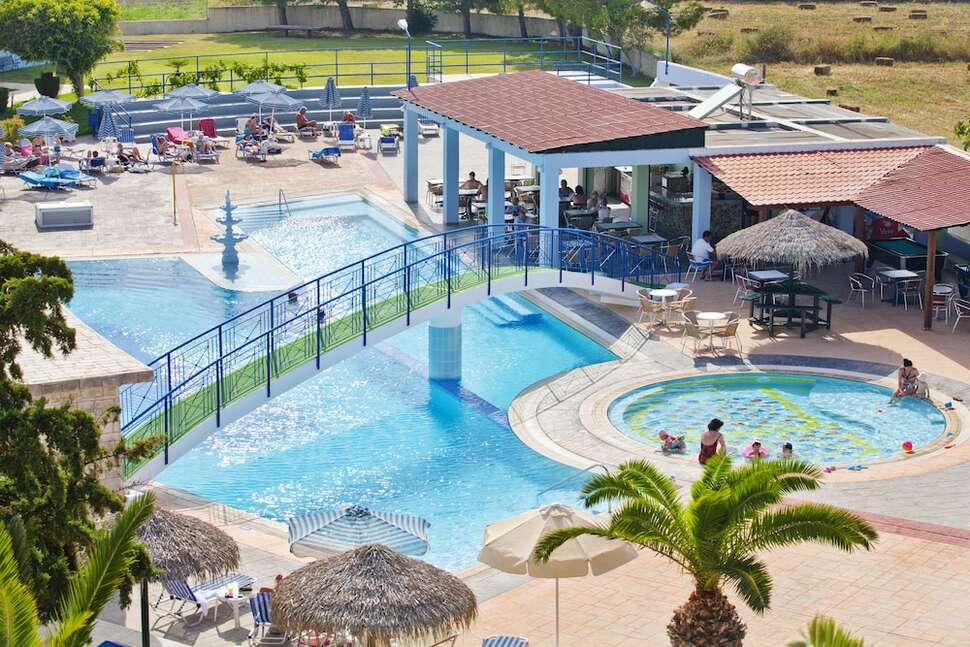Een foto van het zwembad bij Corali Hotel & Village