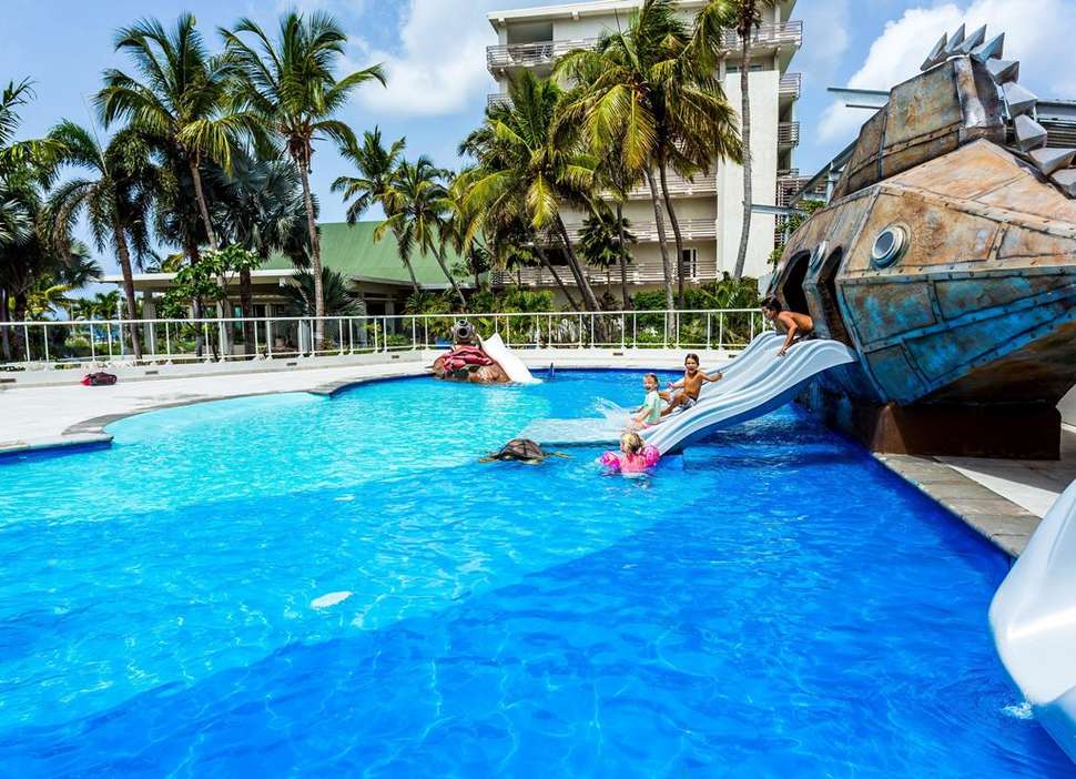 Een foto van het zwembad bij Sonesta Maho Beach Resort & Casino
