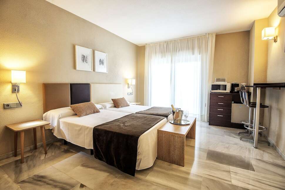 Een foto van First Flatotel International