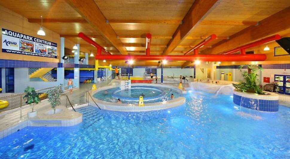 Een foto van het zwembad bij Resort Spindl