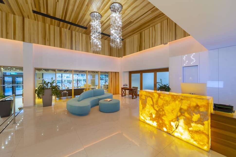 Een foto van het interieur van Anemi Hotel & Suites