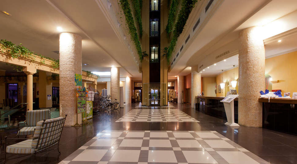 Ein Foto vom Innenbereich im Playacanela Hotel
