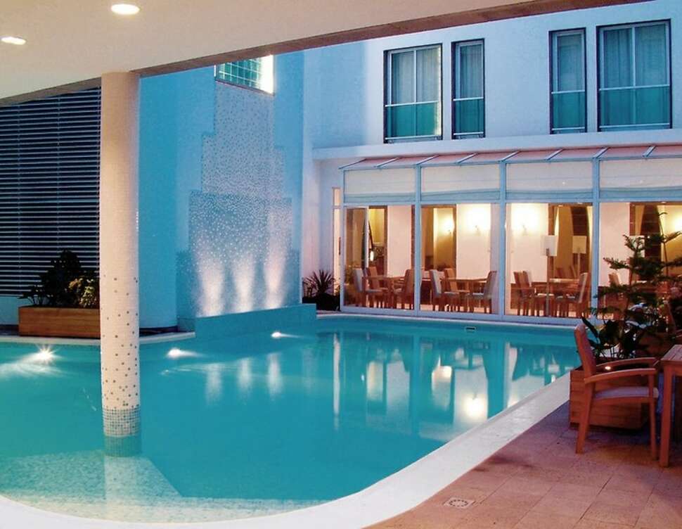 Een foto van het zwembad bij Hotel Do Colegio