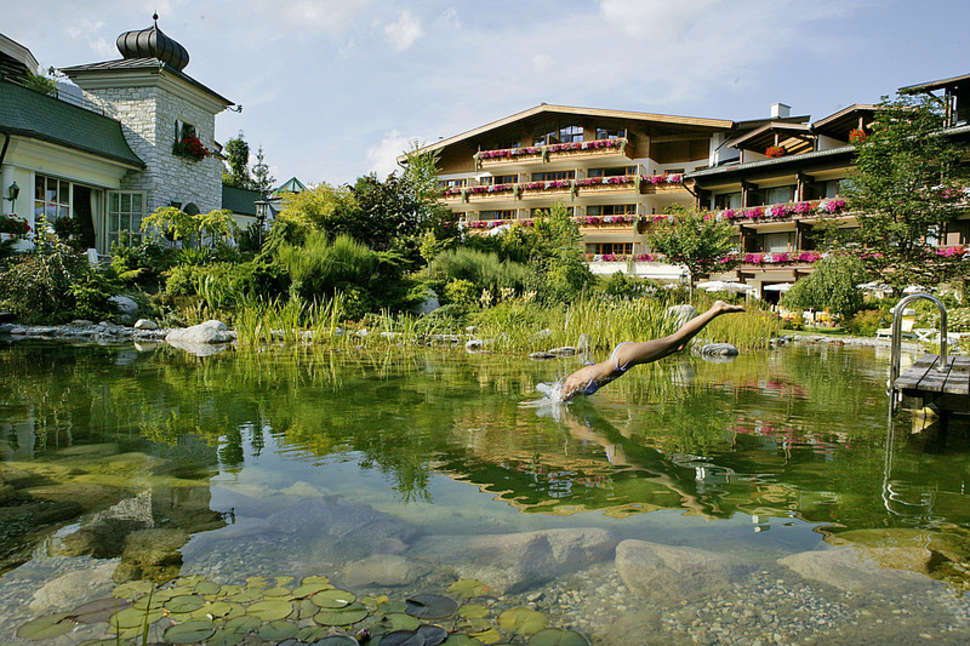 Ein Foto von der Außenansicht des Hotel Salzburgerhof Zell am See