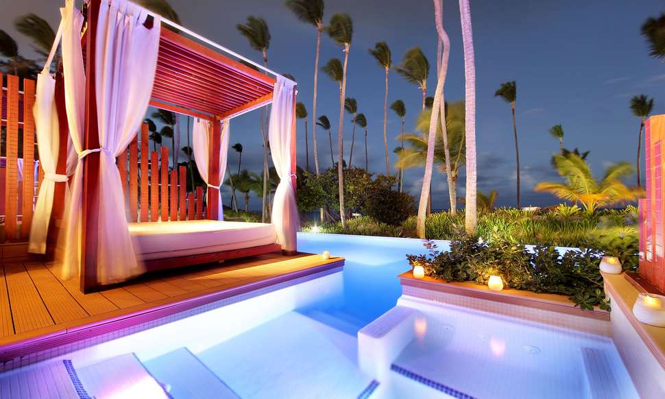 Een foto van het zwembad bij Grand Palladium Bavaro Suites Resort & Spa
