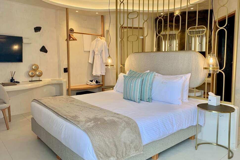 Een foto van Athina Luxury Suites