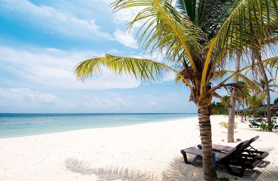 Een foto van het strand bij Kuredu Island Resort