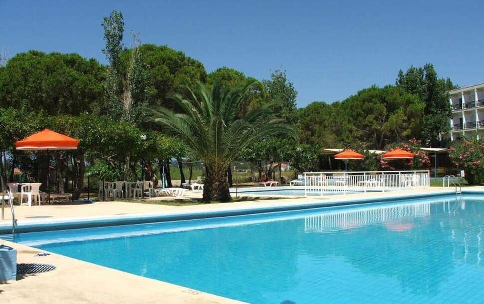 Ein Foto vom Pool im Irinna Hotel