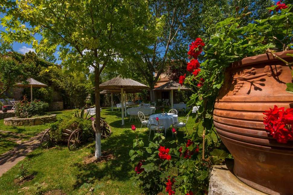 Ein Foto von der Terrasse im Petrino Eco Village