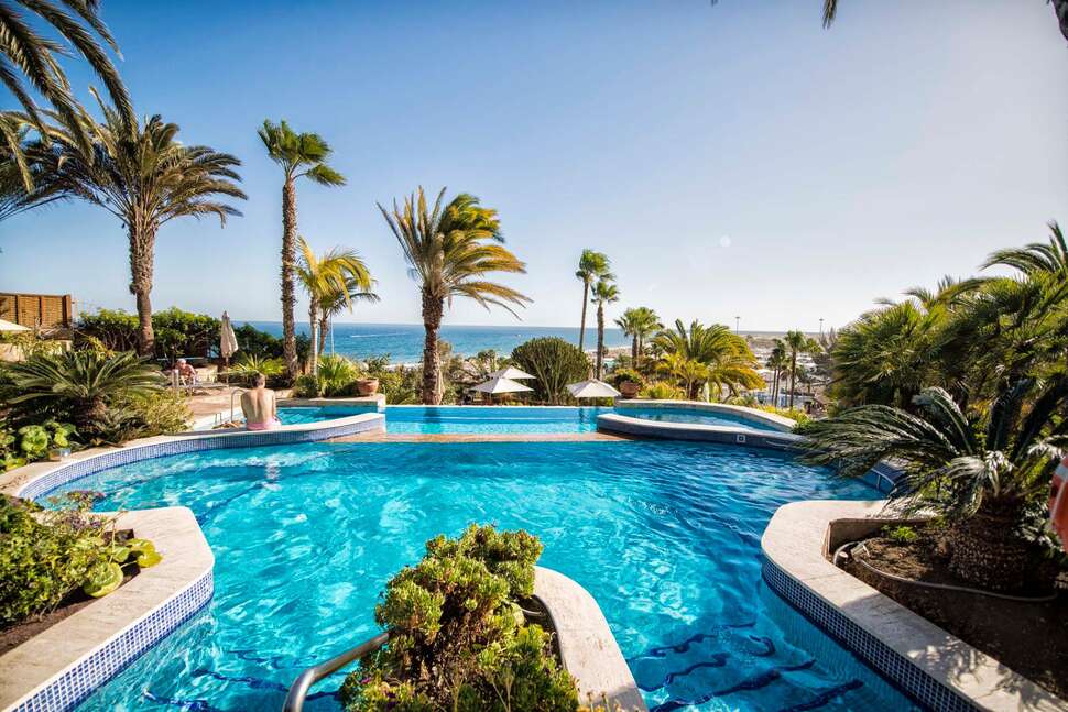 Een foto van het zwembad bij Corallium Dunamar by Lopesan Hotels