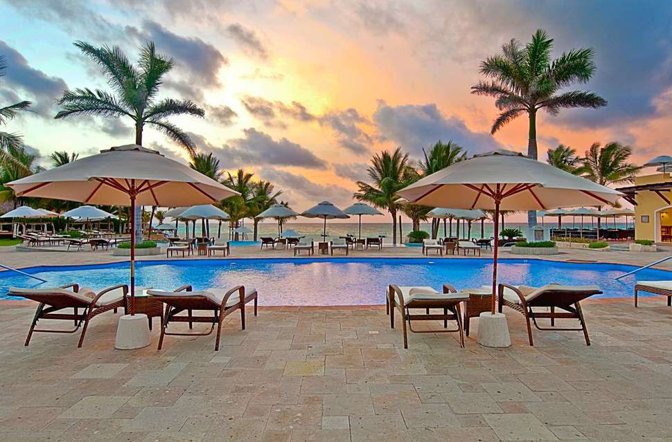 Een foto van het zwembad bij Royal Hideaway Playacar