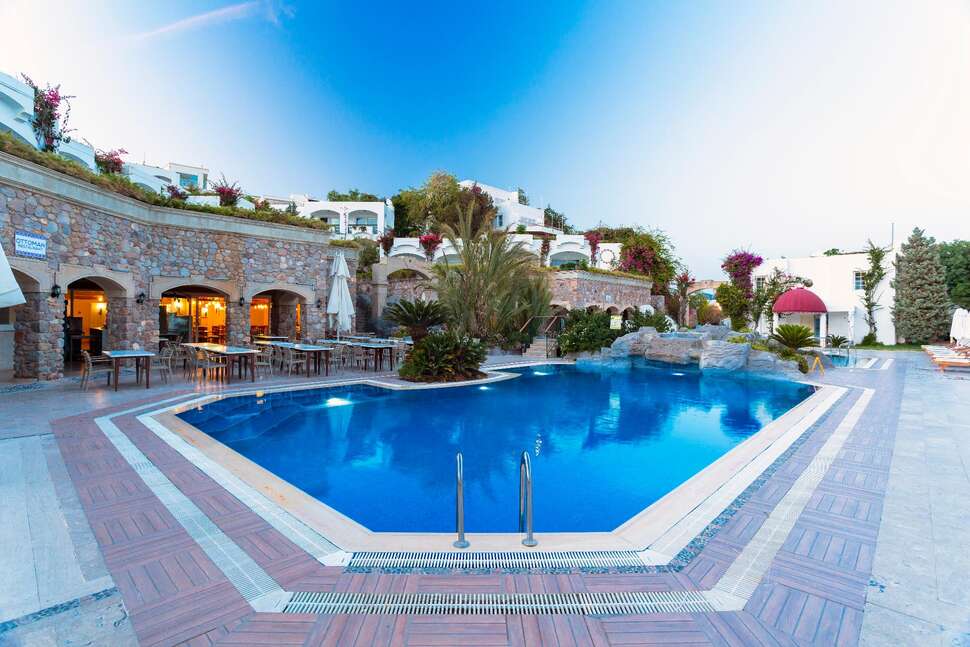 Een foto van het zwembad bij Royal Asarlik Beach Hotel & Spa