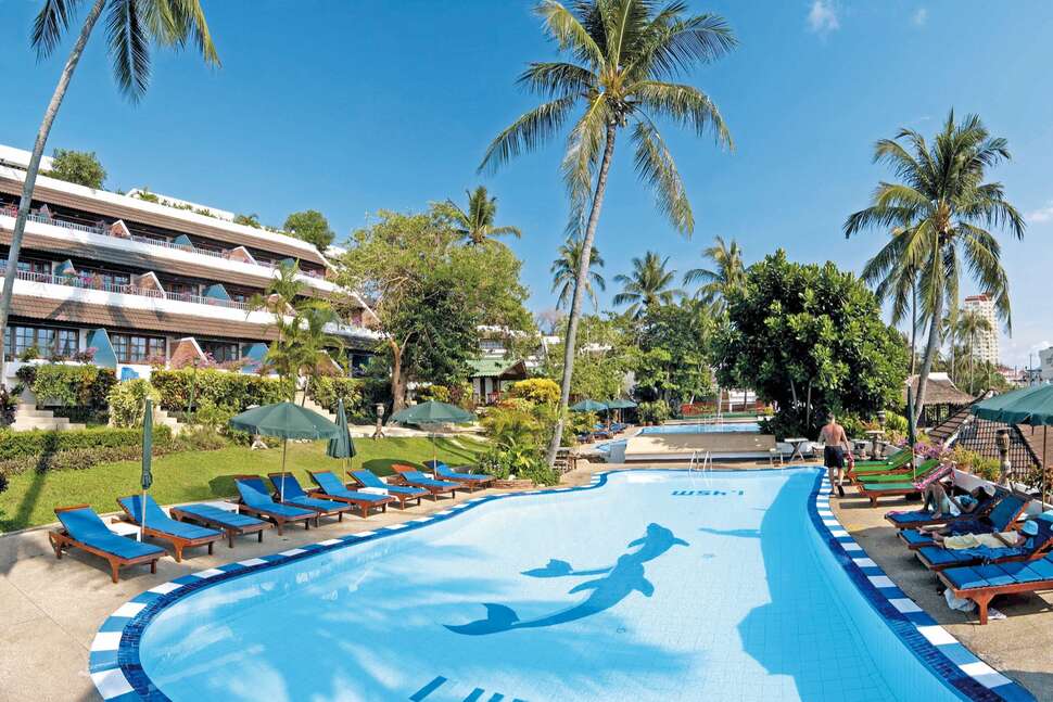 Een foto van het zwembad bij Best Western Phuket Ocean Resort