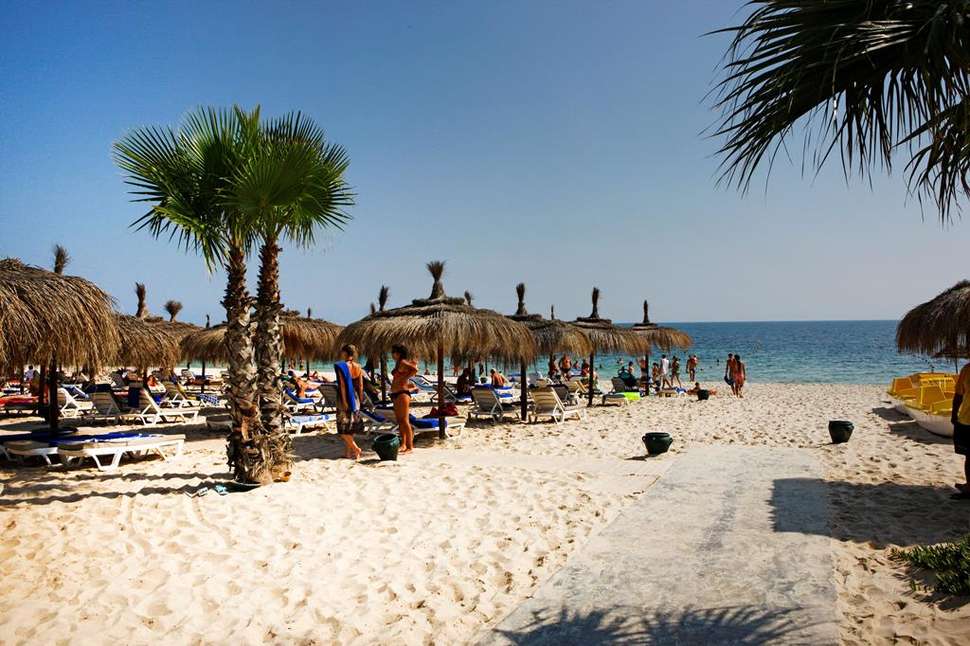Ein Foto vom Strand beim El Mouradi Palm Marina