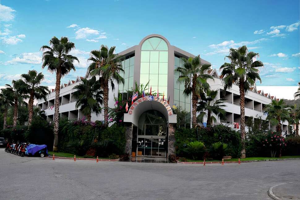 Een foto van de buitenkant van Grand Viking Hotel