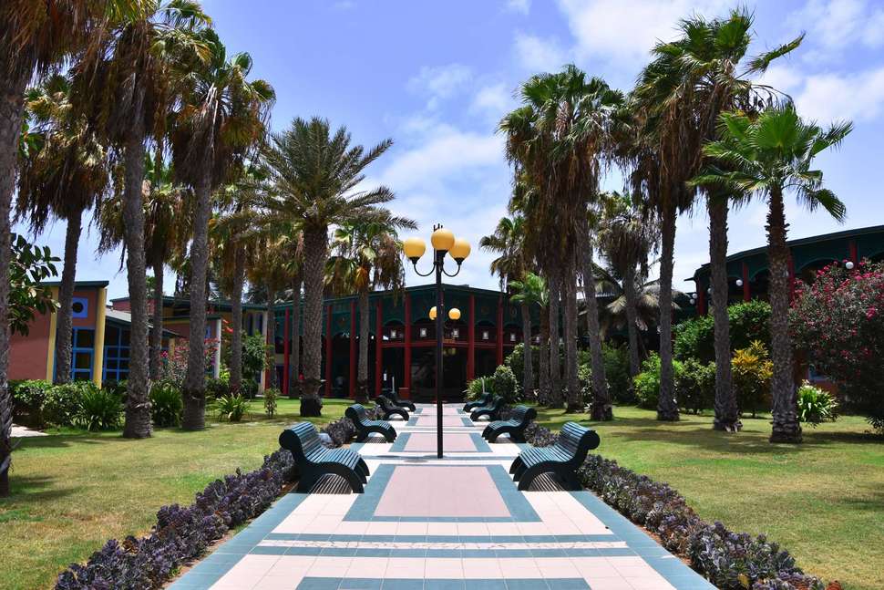 Een foto van de buitenkant van VOI Vila Do Farol Resort