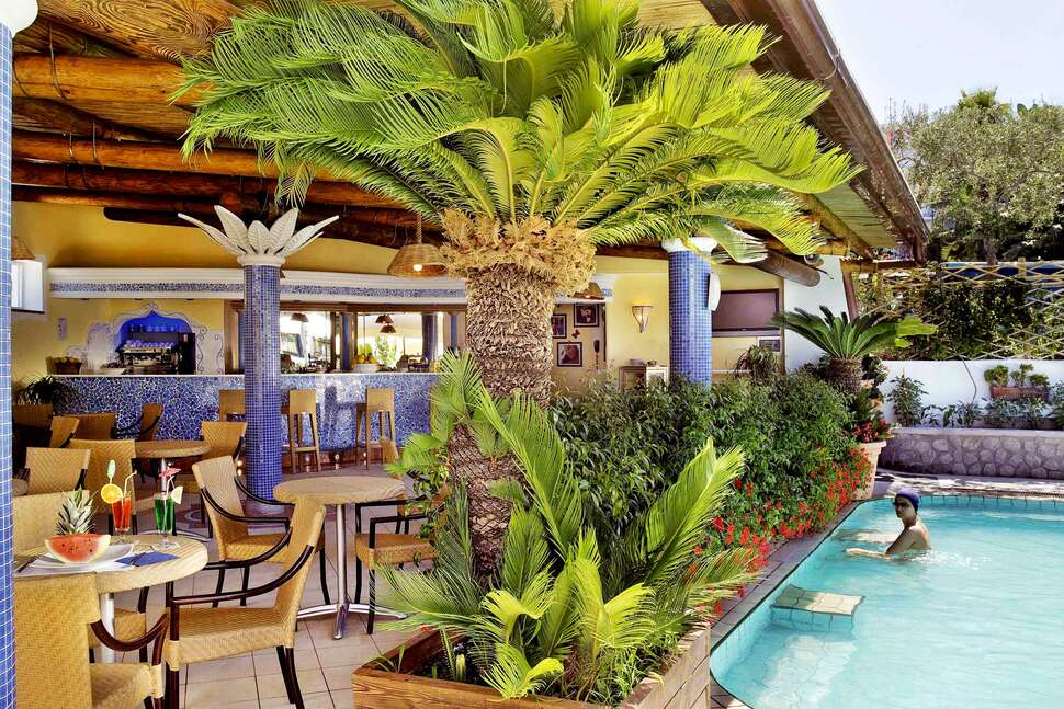 Een foto van het terras bij Sorriso Thermae & Resort