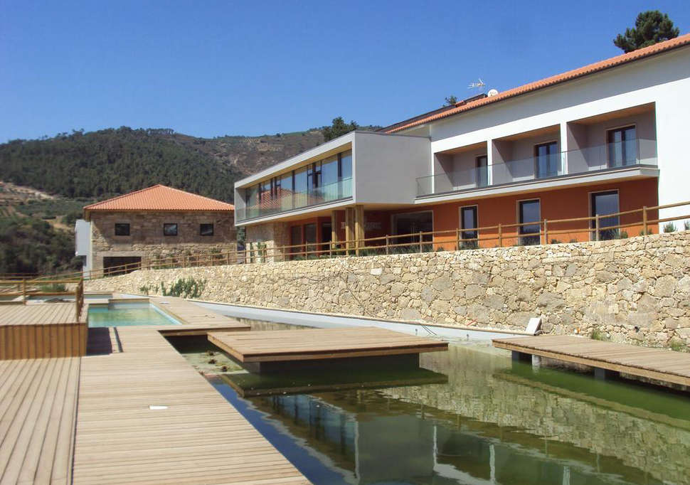 Ein Foto von der Außenansicht des Douro Cister Hotel