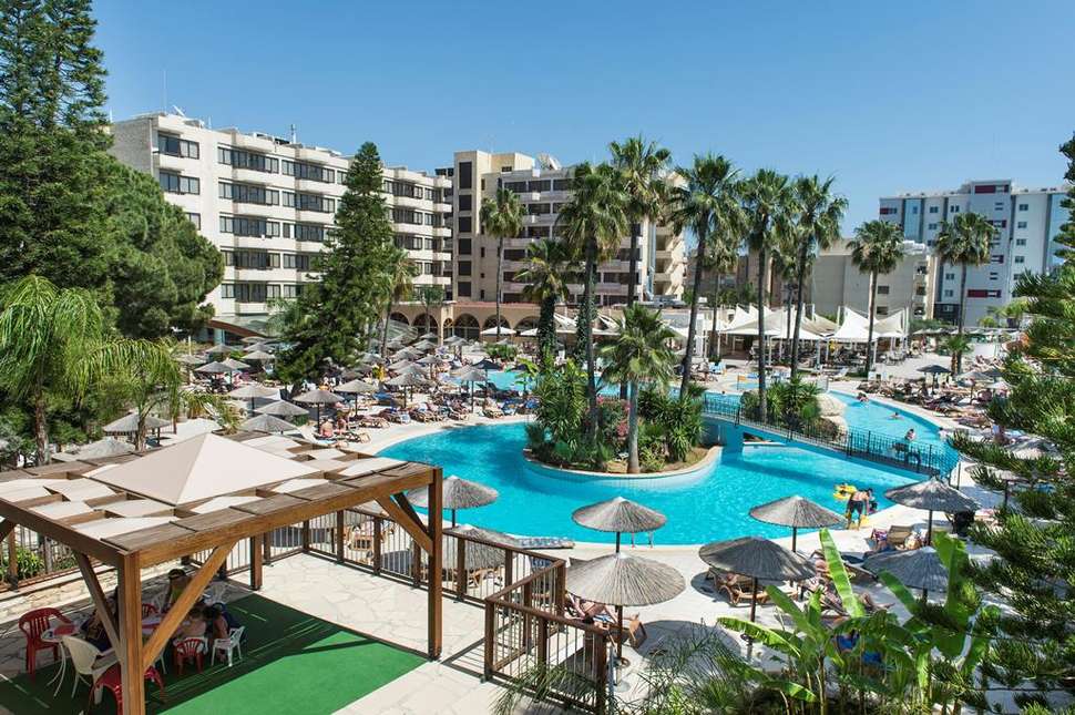 Ein Foto vom Pool im Atlantica Oasis Hotel