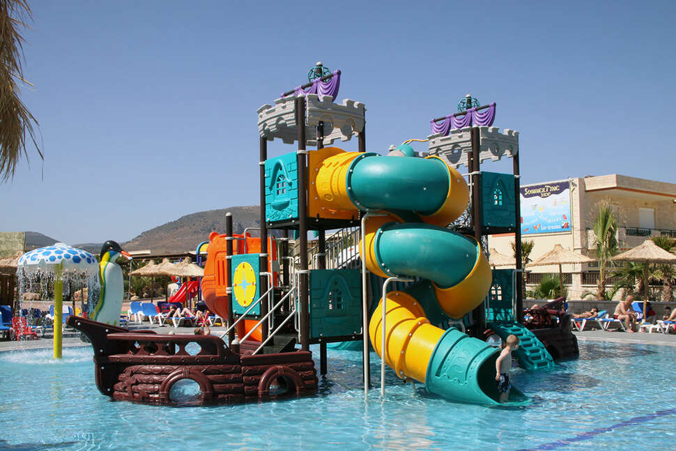 Ein Foto vom Pool im Stella Village Seaside Hotel