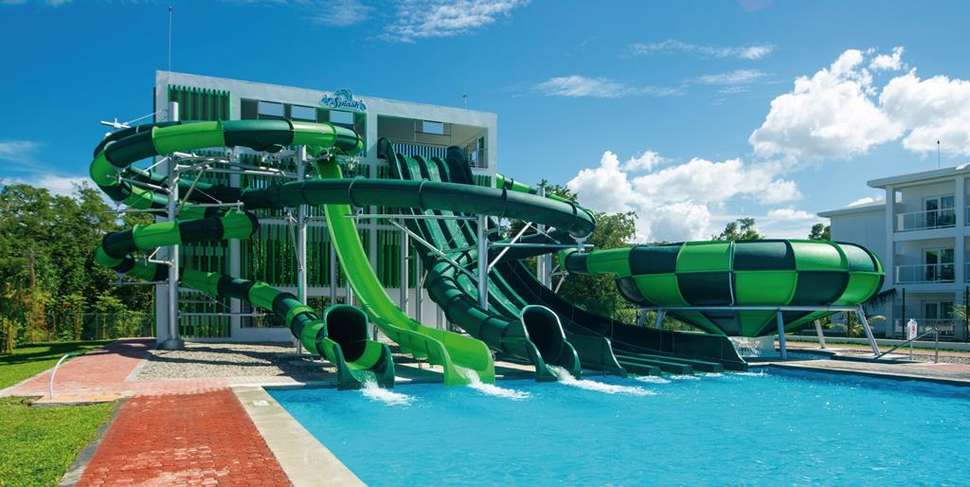 Een foto van het zwembad bij Riu Montego Bay