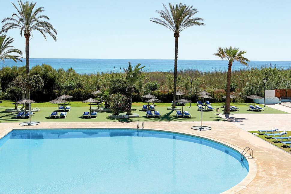 Een foto van het zwembad bij Hotel Playas de Guardamar