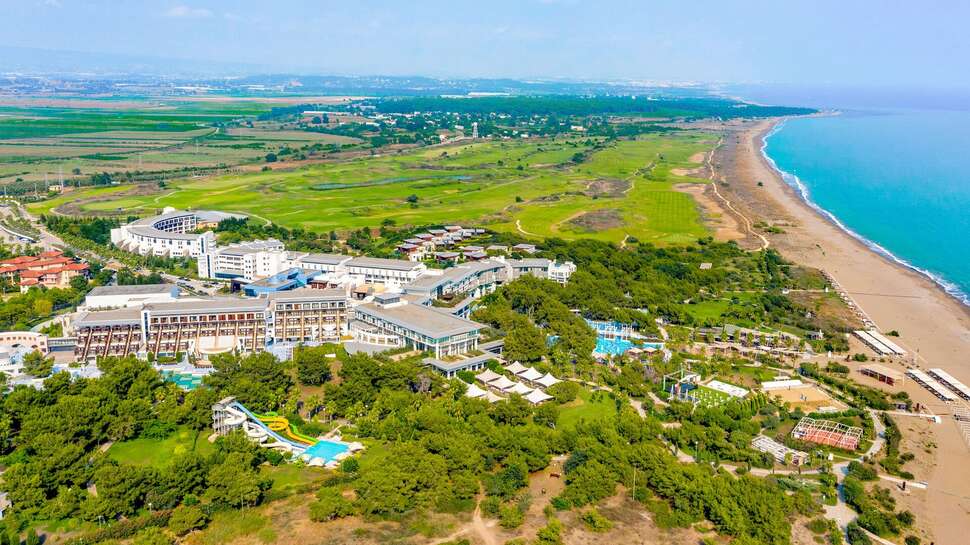 Een foto van de buitenkant van Lykia World Antalya