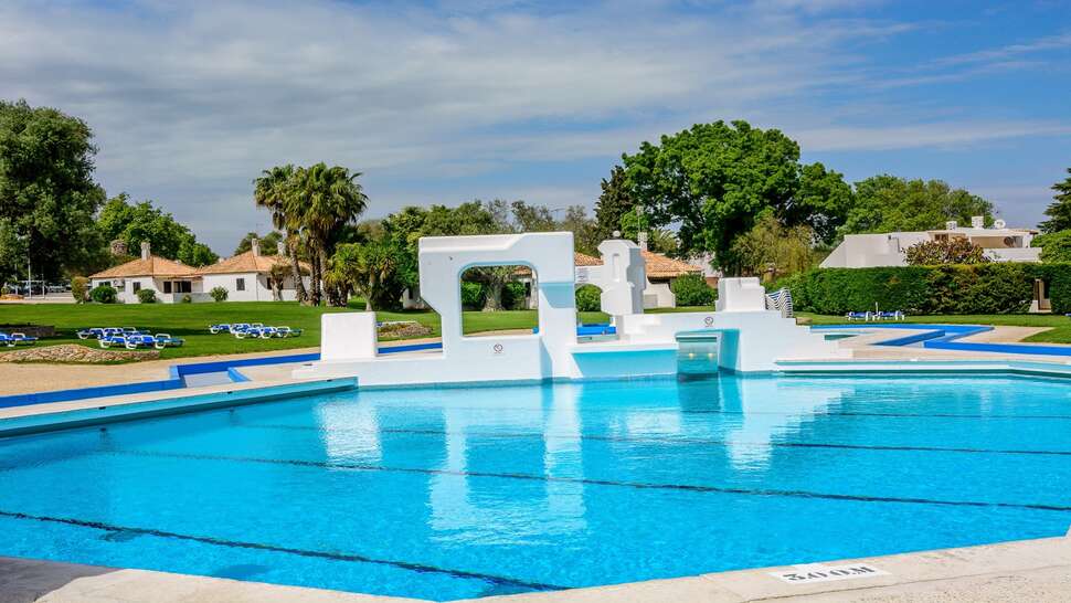 Een foto van het zwembad bij Pedras d'el Rei Resort