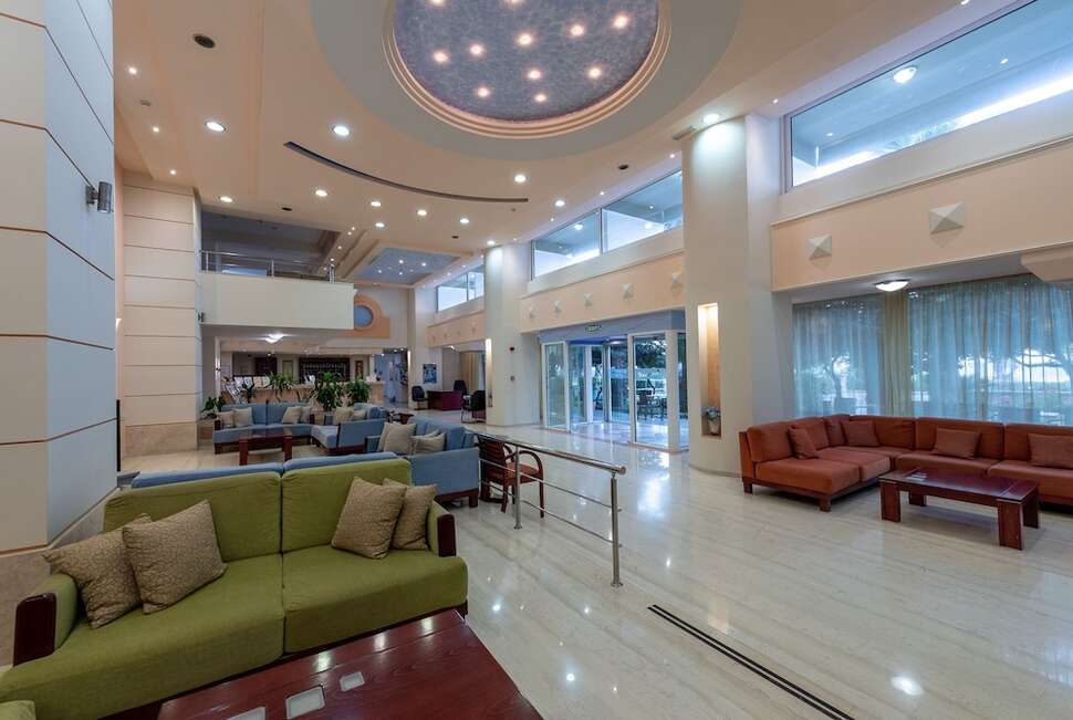 Een foto van het interieur van Sirene Beach Hotel