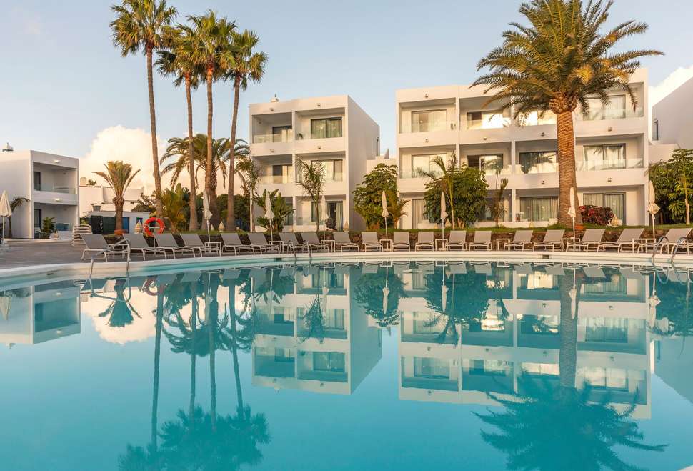 Een foto van het zwembad bij Oasis Lanz Beach Mate