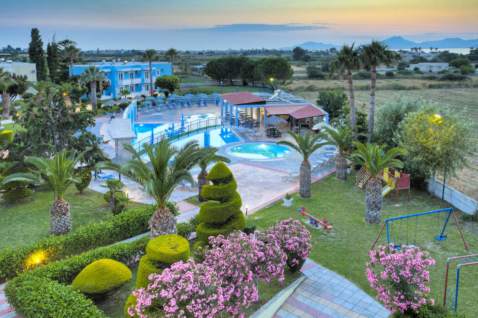 Een foto van het zwembad bij Corali Hotel & Village
