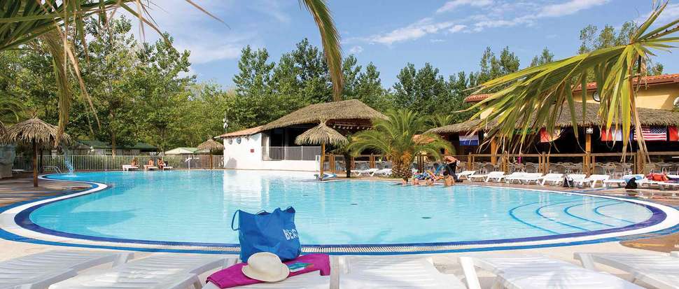 Een foto van het zwembad bij Camping Blue Bayou