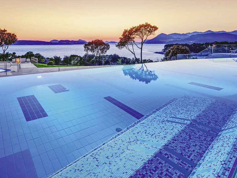 Een foto van het zwembad bij Valamar Argosy Hotel