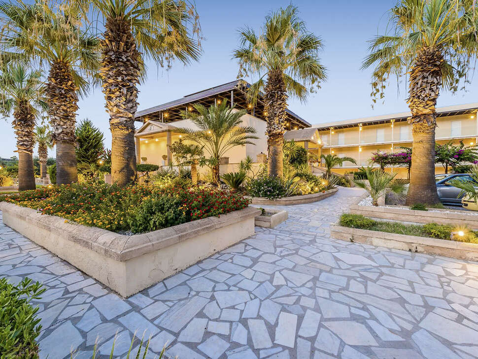 Een foto van de buitenkant van Olive Garden Hotel
