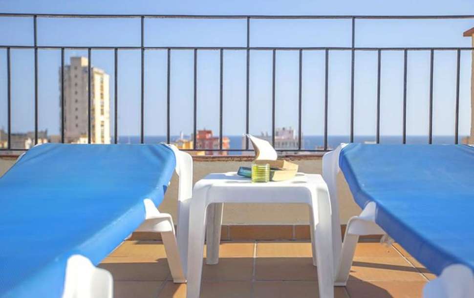 Een foto van het terras bij Hotel Lloret Santa Rosa