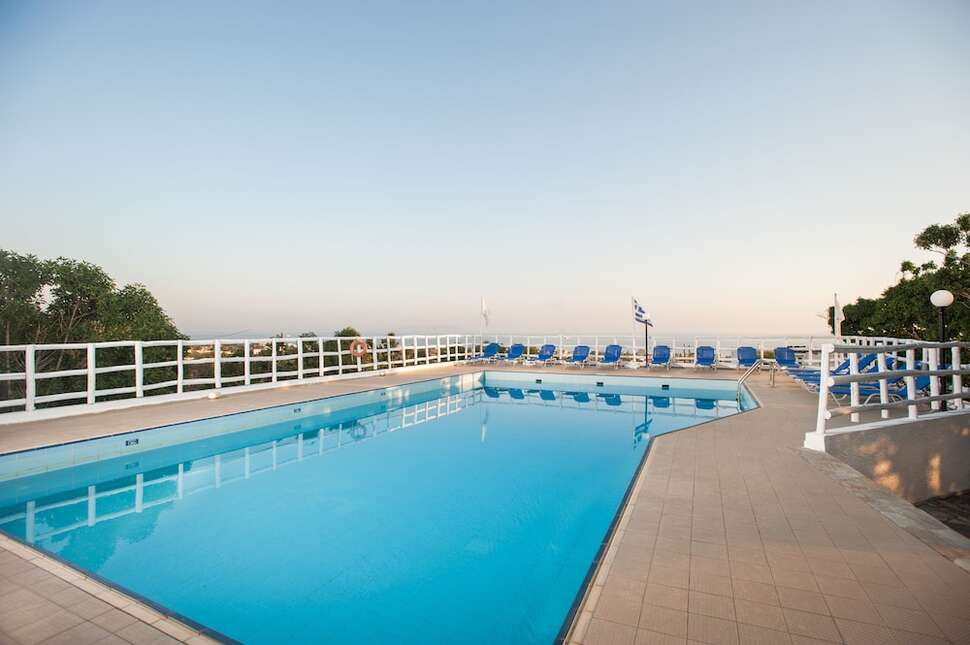Ein Foto vom Pool im Panorama Seaview Apartments