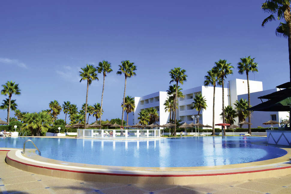 Een foto van het zwembad bij Hotel Club Tropicana & Spa