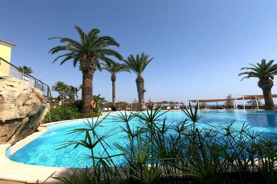 Ein Foto vom Pool im Malama Beach Holiday Village