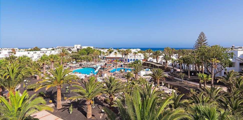 Een foto van het zwembad bij H10 Suites Lanzarote Gardens