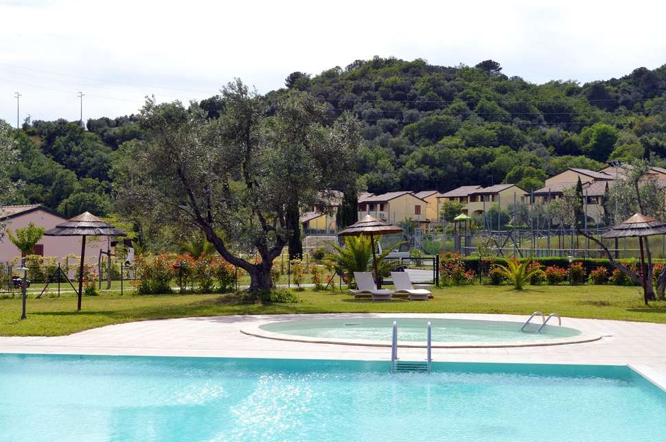Een foto van het zwembad bij Appartementen Le Corti di Montepitti