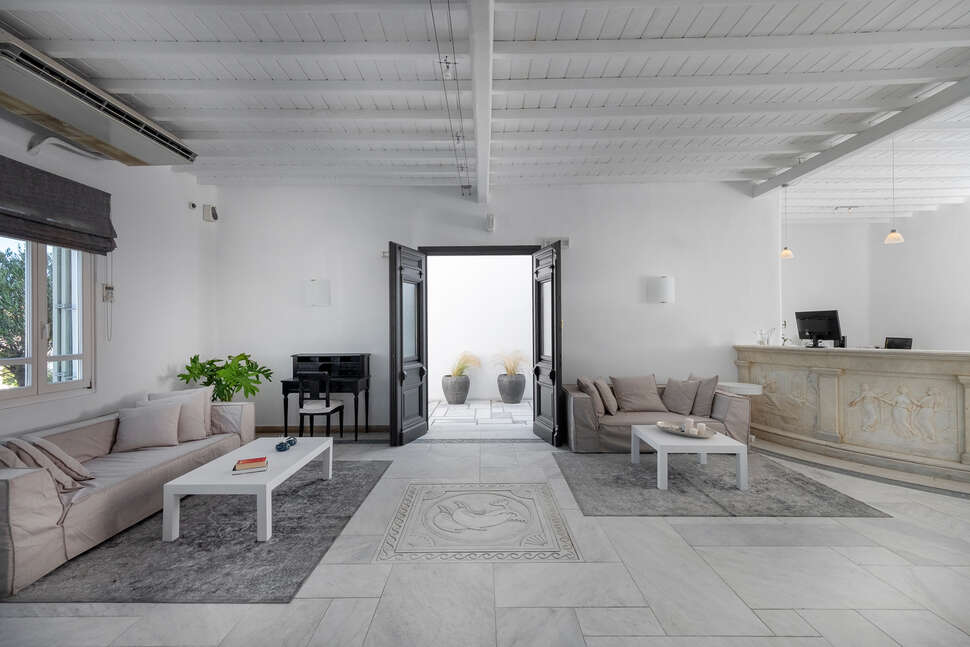 Een foto van het interieur van Deliades Hotel