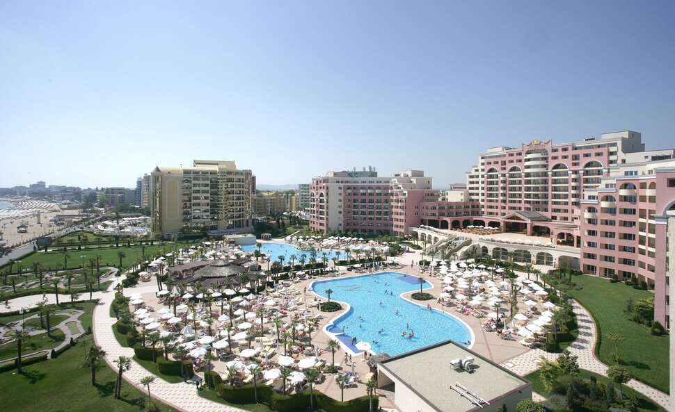Een foto van een overzicht van DIT Majestic Beach Resort
