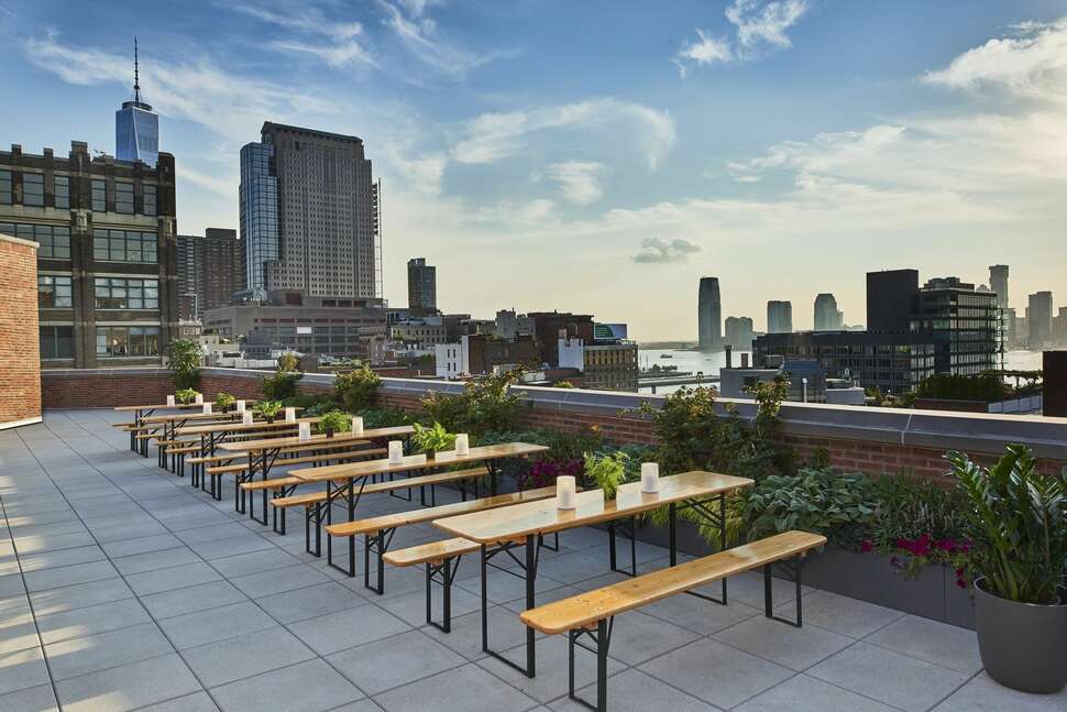Ein Foto von der Terrasse im Arlo SoHo Hotel