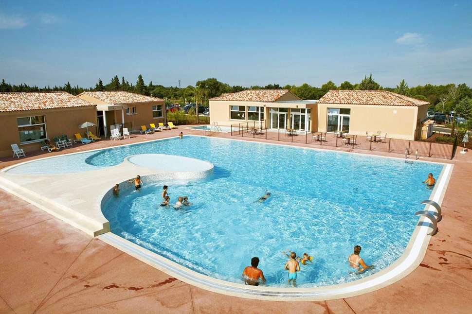 Een foto van het zwembad bij Residence Club MMV Les Demeures du Ventoux