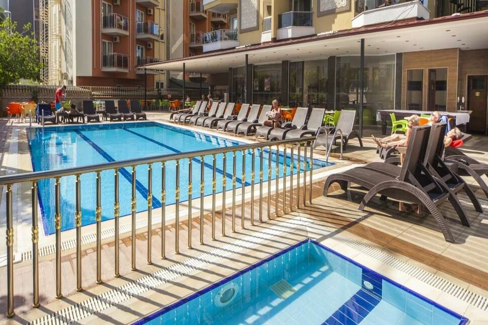 Ein Foto vom Pool im Kleopatra Ada Beach