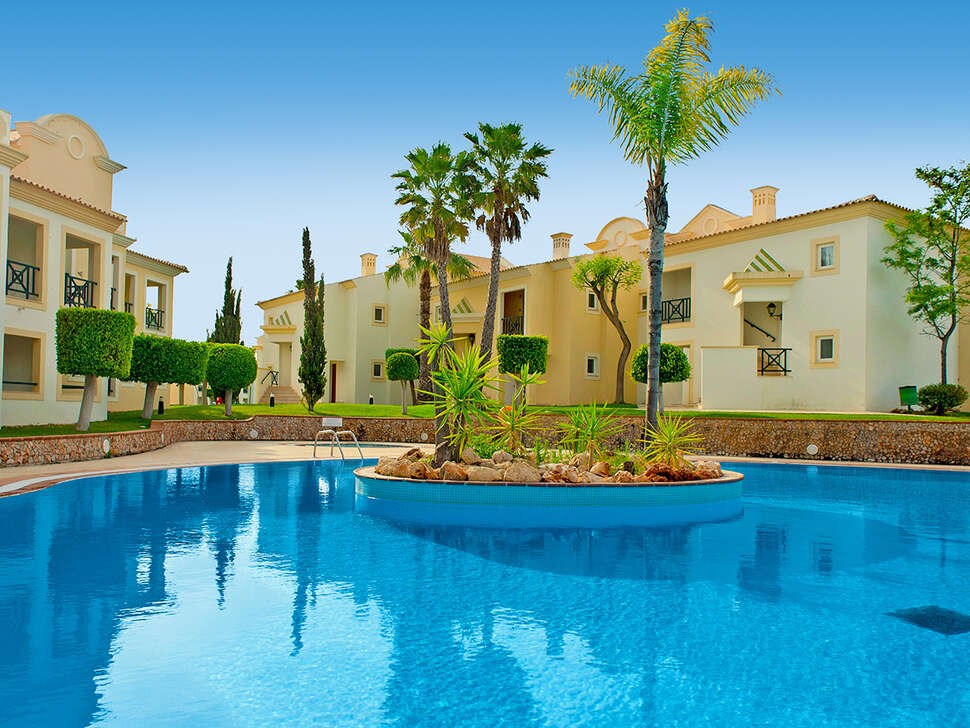 Een foto van het zwembad bij AP Adriana Beach Resort